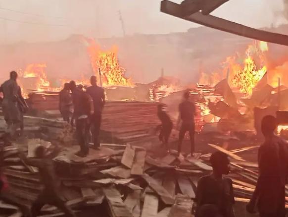 Fire razes Bodija plank market, leaving 1 person injured, 50 stores burnt