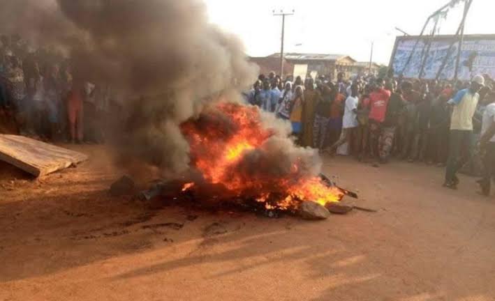 Angry Anambra residents set robbery suspect ablaze