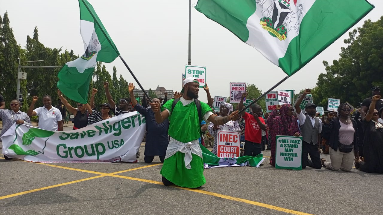 PHOTOS: Group Storms Police HQ, Protests Killings In Nasarawa, Others