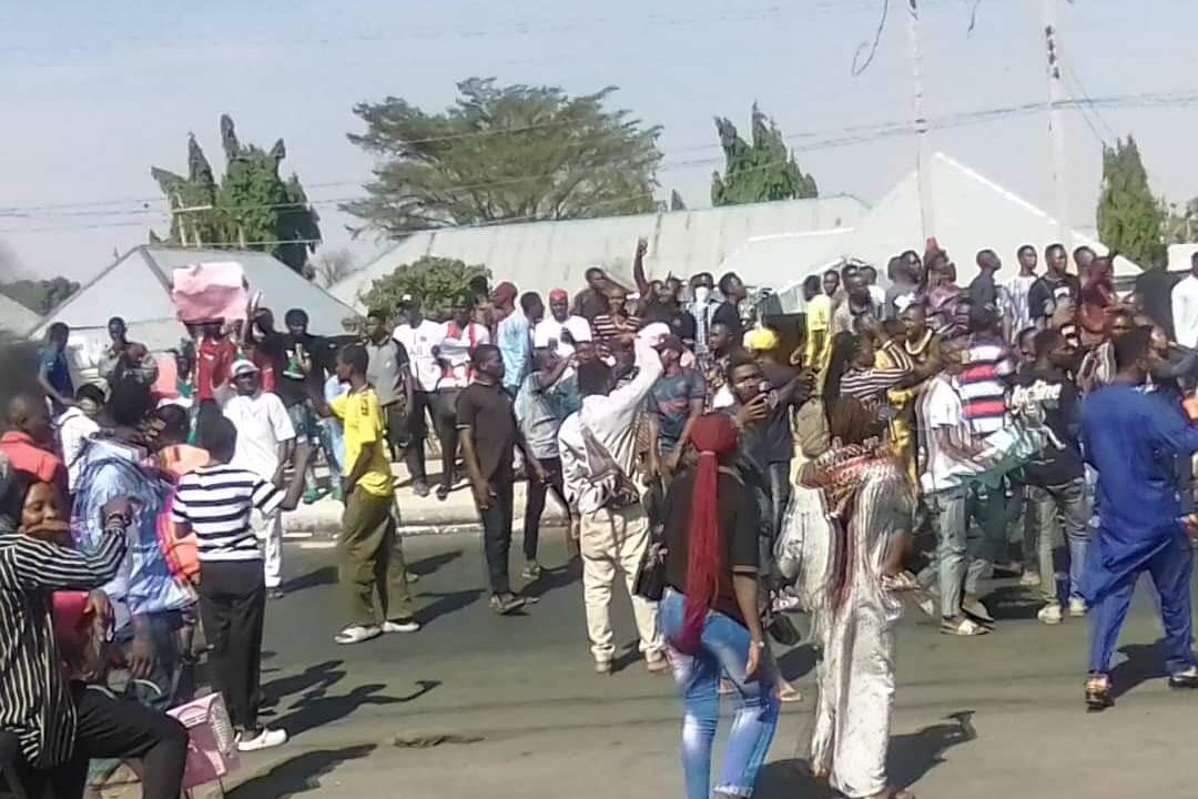 Breaking: UNIJOS students protest school fees hike