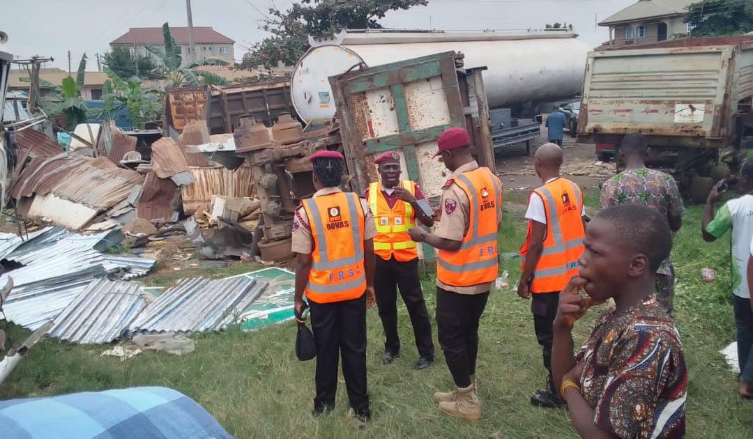 25 Feared dead as trailer rams into vehicles in Ibadan