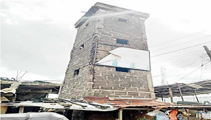 Anambra market, traders fight over collapsing tower demolition